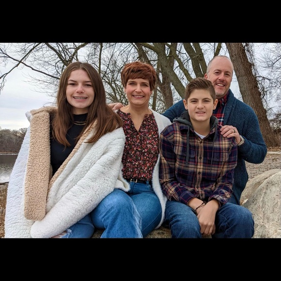 Meet your Posher, Andrea - Picture 2 of 3